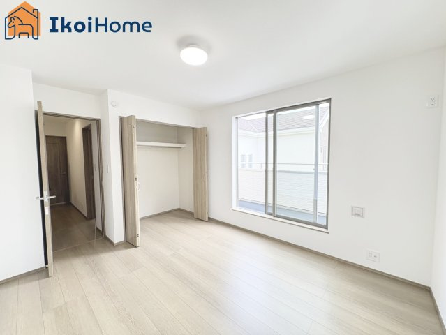 明石市二見町東二見全5棟B号棟　新築戸建の寝室|【ホームページに現地動画掲載中】●年中無休：当日予約可●バルコニーに面した明るいお部屋です♪