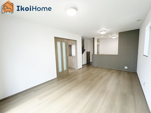 明石市二見町東二見全5棟B号棟　新築戸建の居間・リビング|【ホームページに現地動画掲載中】●年中無休：当日予約可●リビングは長方形で家具を配置しやすい間取り！