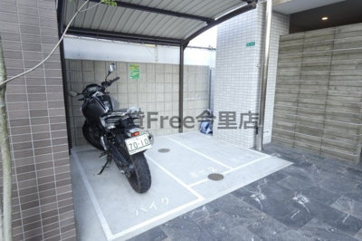 【駐車場】 | ウエンズ玉造EST | バイク置き場