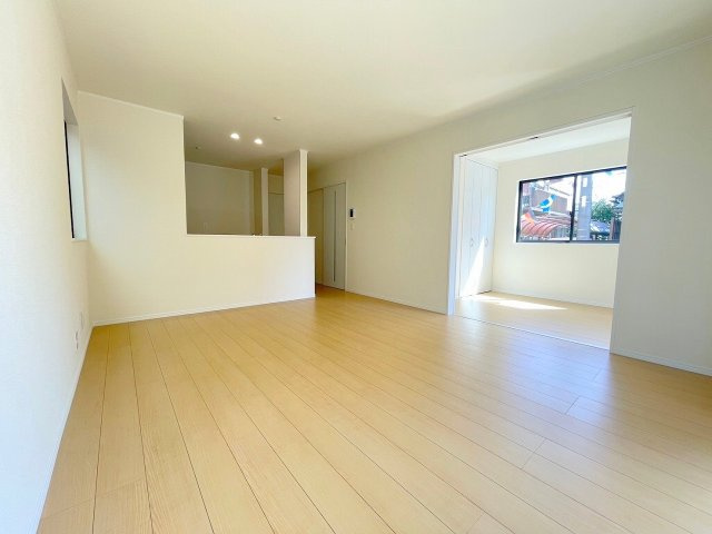 吉川市平沼1丁目　新築戸建　全2棟　A号棟の居間・リビング|同施工会社の参考写真になります。