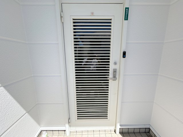 三郷町立野南3丁目戸建の玄関