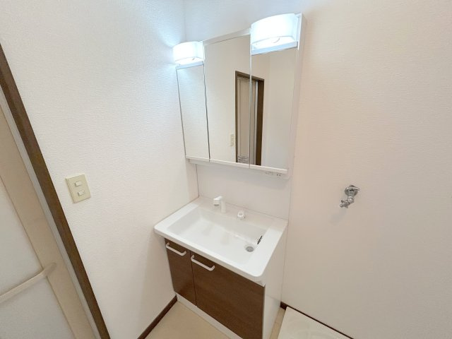 三郷町立野南3丁目戸建の独立洗面台