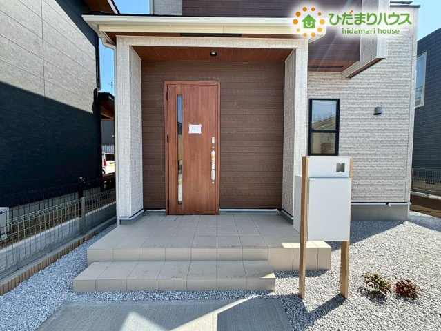深谷市国済寺　新築一戸建て　ブルーミングガーデン　01の玄関