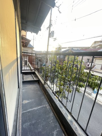◆３沿線利用可能◆周辺環境充実◆閑静な住宅街◆伏見区桃山町山ノ下のバルコニー|サービススペース