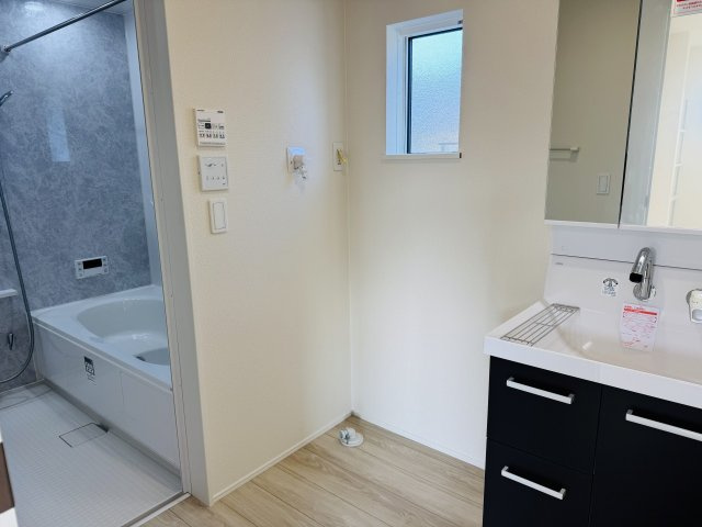 八王子市　川口町　新築一戸建て　２３ー３期の脱衣所|～窓付きで明るい洗面所　換気もしやすいです～