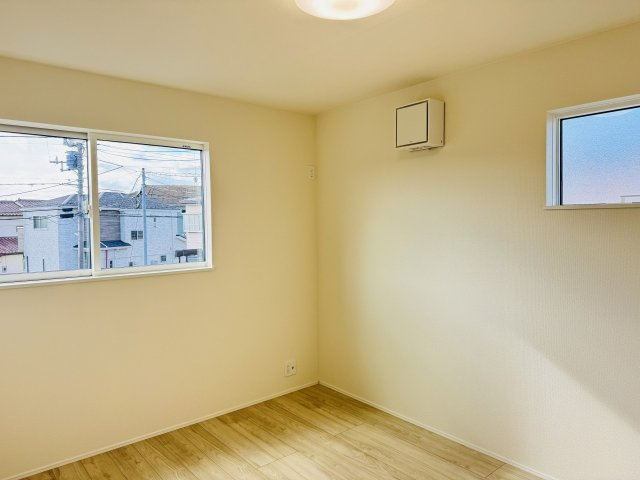 八王子市　川口町　新築一戸建て　２３ー３期の寝室|～2階6.0帖の洋室　2面採光で明るく風通しの良いお部屋です～