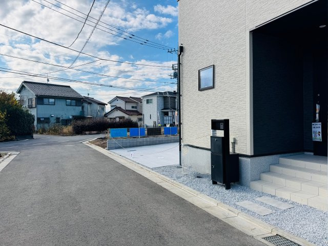 八王子市　川口町　新築一戸建て　２３ー３期の前面道路含む現地写真|～東側4.5ｍ道路に面しています～