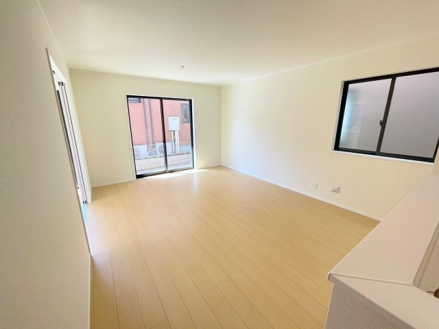 吉川市平沼1丁目　新築戸建　全2棟　B号棟の居間・リビング|同施工会社の参考写真になります。