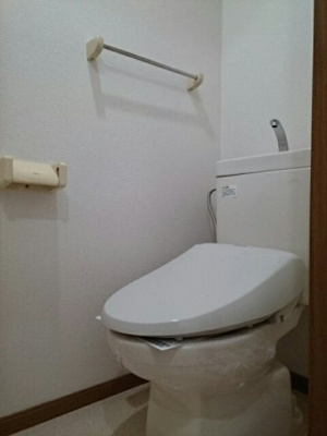 【トイレ】 | メゾン・ラフィネＡ | 清潔感のあるトイレです