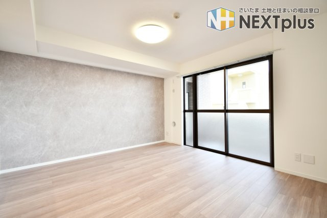 ドメイン浦和の居間・リビング|LDK14.0帖：ダイニングテーブルはもちろん、ソファーやテレビを置いても余裕があります！家族全員でくつろいだり、親族や友人を招いてホームパーティーをしても楽しそうですね！