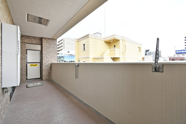 ドメイン浦和のバルコニー|難しいイメージの住宅ローンは経験スタッフが丁寧にお手伝いしますのでご安心下さい。「家を買って終わり」ではなく、「買ってからがスタート」と考え、一人ひとりにあった資金計画やプランをご提案致します！