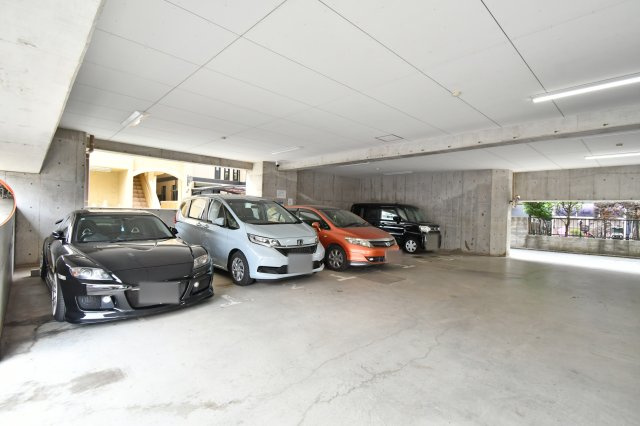 ドメイン浦和の駐車場|■私共は、強引なセールスは致しません。『今買えるから大丈夫』ではなく、『買った後の本当の幸せは何か』を考えた上でのご提案を徹底しております。どうぞお気軽にご連絡下さいませ。