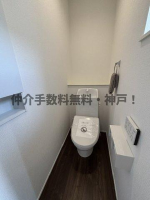 【トイレ】 | 明石市松が丘3丁目　新築戸建2号棟　仲介手数料無料！ | シンプルで使いやすいトイレです