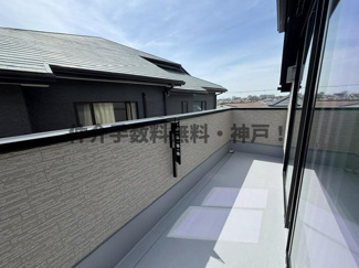 【バルコニー】 | 明石市松が丘3丁目　新築戸建2号棟　仲介手数料無料！ | 陽当たり良好なバルコニーです