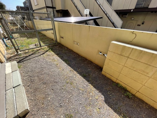エイトピア成田東 101号室の庭