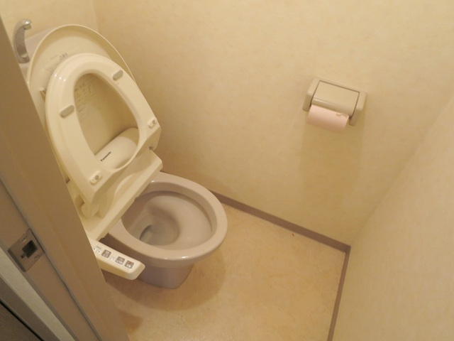 三家第２ビルのトイレ|ゆったりしたトイレです♪