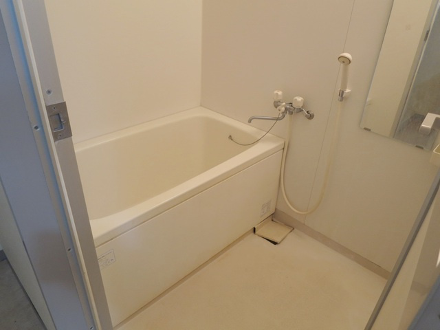 三家第２ビルの浴室|ゆったりしたお風呂です♪