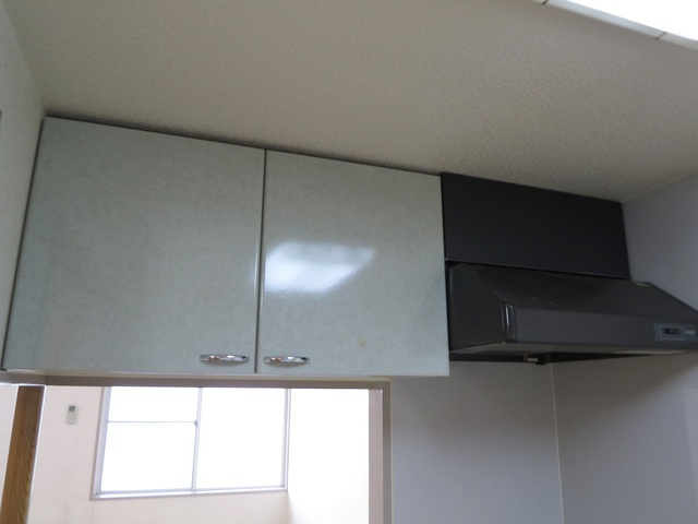 三家第２ビルの内装|キッチン上部収納あります♪