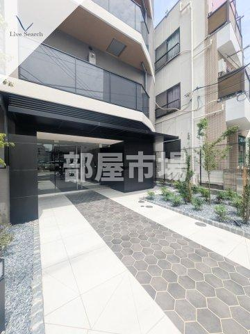 アジールコート町屋のエントランス