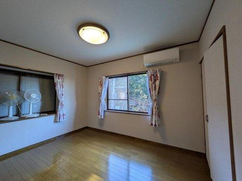 伊豆の国市　富士見ニュータウンの洋室