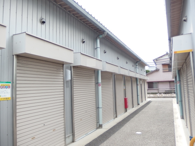 岡崎市東大友町字松花の倉庫の外観