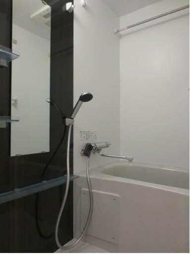 ラクラス幡ヶ谷の浴室