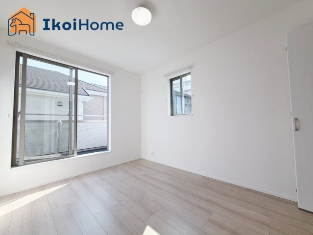 明石市二見町東二見全5棟Ｄ号棟　新築戸建の寝室|◆同社施工例◆バルコニーに面した明るいお部屋です♪クローゼットも完備しております！