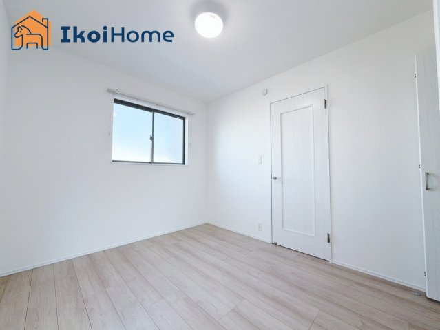 明石市二見町東二見全5棟Ｄ号棟　新築戸建の内装|◆同社施工例◆全居室ペアガラス標準装備。一般の窓ガラスに比べ、２倍の断熱効果があります。