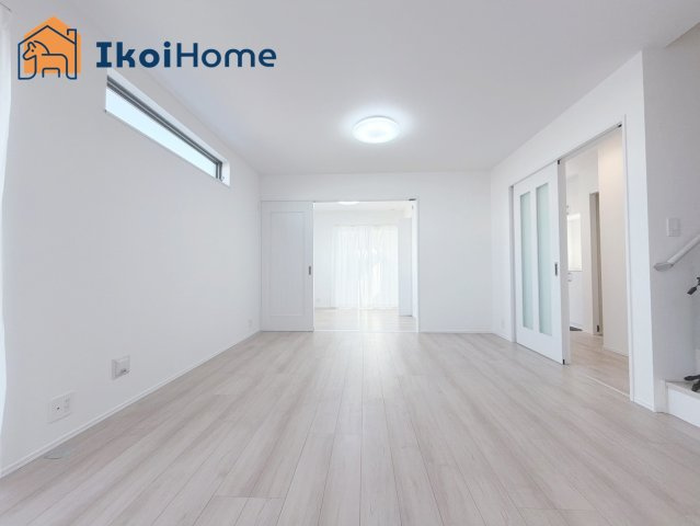 明石市二見町東二見全5棟Ｄ号棟　新築戸建の居間・リビング|◆同社施工例◆リビングは長方形で家具を配置しやすい間取りとなっております。