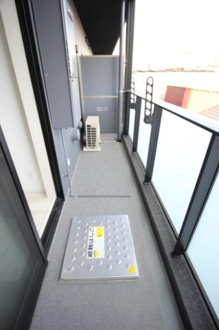 イート　アパートメント　ヴェリタスのバルコニー