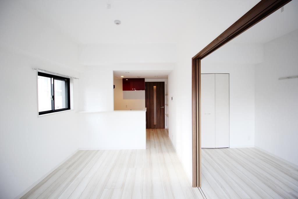 イート　アパートメント　ヴェリタスの居間・リビング