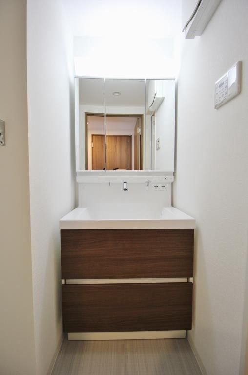 イート　アパートメント　ヴェリタスの洗面所