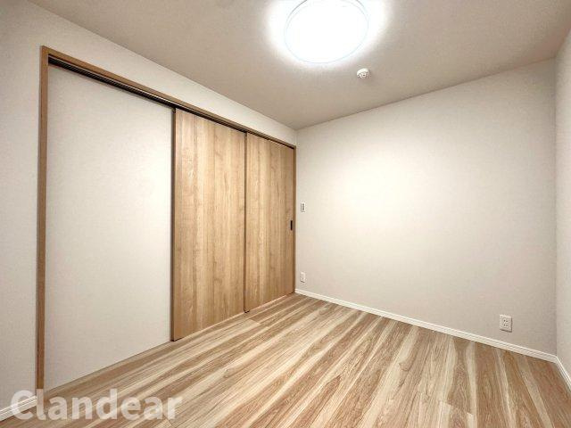 マンション第八松戸の洋室|ドキドキの新生活も、安心してスタート。ぴったりの住まいを見つけませんか？クランディアが一緒に住まい選びをサポートします‼　まずは、お気軽にお問合せください　＃クランディア