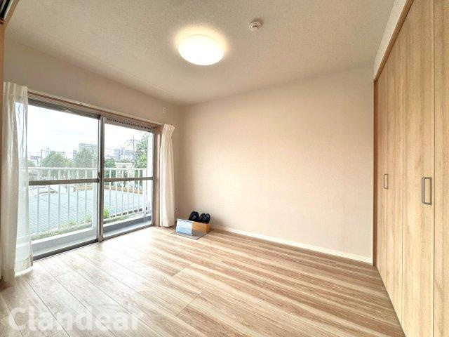 マンション第八松戸の洋室|ドキドキの新生活も、安心してスタート。ぴったりの住まいを見つけませんか？クランディアが一緒に住まい選びをサポートします‼　まずは、お気軽にお問合せください　＃クランディア