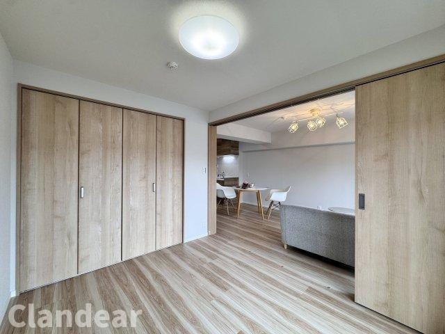 マンション第八松戸の洋室|ドキドキの新生活も、安心してスタート。ぴったりの住まいを見つけませんか？クランディアが一緒に住まい選びをサポートします‼　まずは、お気軽にお問合せください　＃クランディア