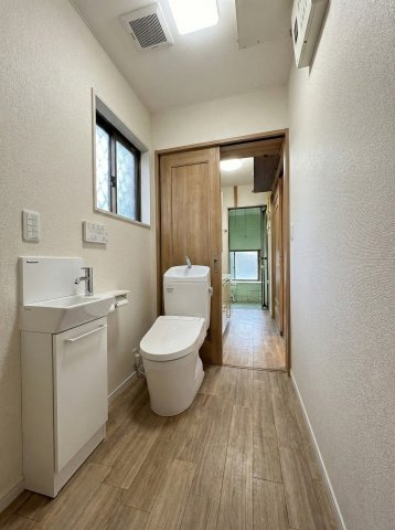春日市紅葉ヶ丘東８丁目　戸建てのその他|トイレリフォームイメージ　トイレ全体リフォームも提案可能です（~50万円程度）