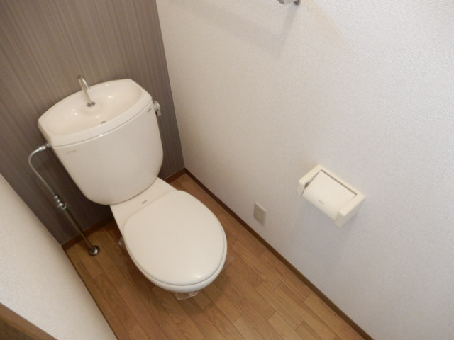 エステート塩屋山手　B棟のトイレ