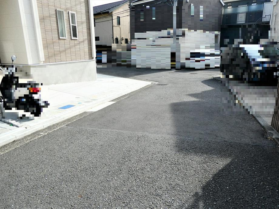 泉区岡津町 中古戸建 5980万円の前面道路含む現地写真