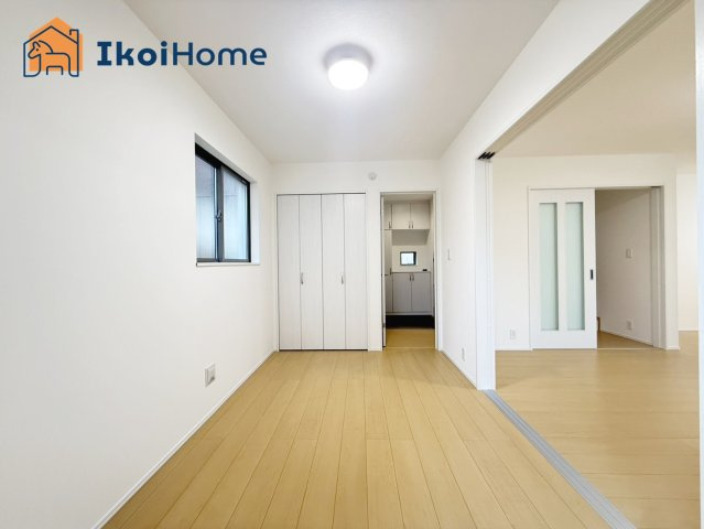 明石市二見町東二見全5棟E号棟　新築戸建の玄関|◆同社施工例◆玄関には靴をたくさん収納できるシューズボックスを完備しております！