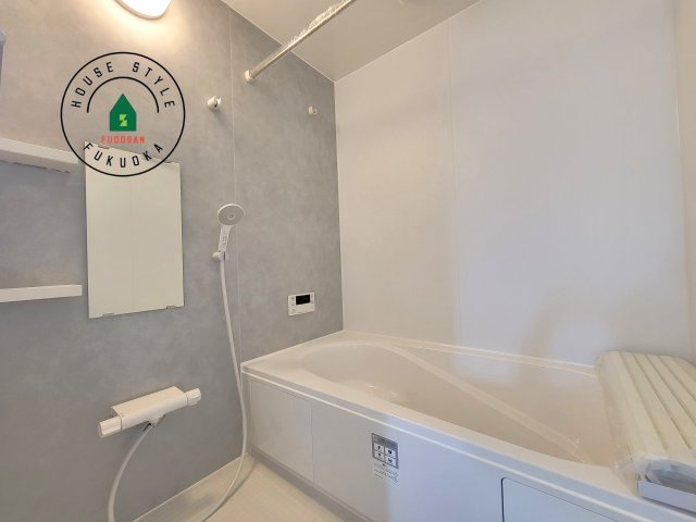 糸島市前原北2丁目第1-3棟（1号棟）の内観：施工例|1日の疲れを癒してくれる広々バスルーム。雨の日のお洗濯にも大活躍な浴室乾燥機付です！