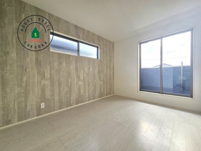 糸島市前原北2丁目第1-3棟（1号棟）の内観：施工例|主寝室には収納力に優れたクローゼットがありますので、お部屋もすっきり片付きます。