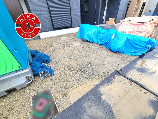 糸島市前原北2丁目第1-3棟（1号棟）の駐車場|広々した駐車場になります。3台並列駐車となります。