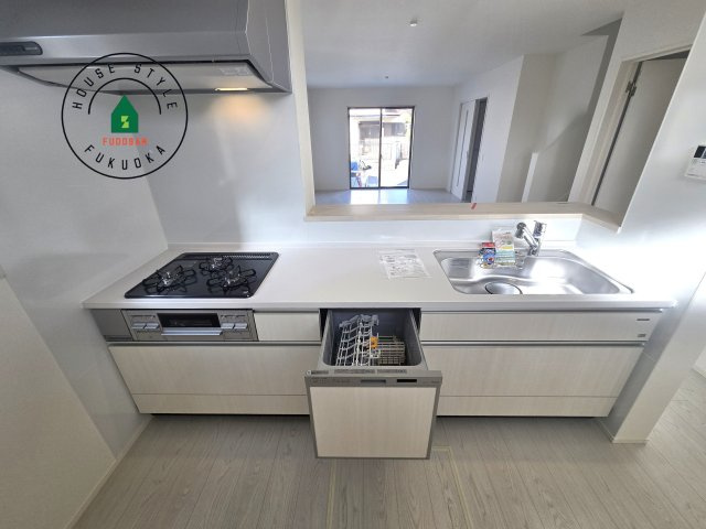 糸島市前原北2丁目第1-3棟（1号棟）の内観：施工例|キッチン。グリル・食器洗い乾燥機・浄水器も完備。