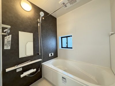 【浴室】 | 八重瀬町安里（全3棟）A号棟 | ※同仕様写真です