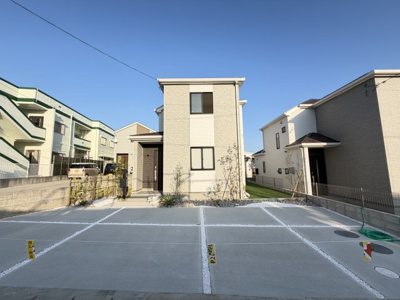 【外観】 | 八重瀬町安里（全3棟）ラストA号棟 | A号棟　並列駐車4台可♪