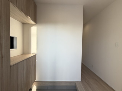 【玄関】 | 八重瀬町安里（全3棟）ラストA号棟 | A号棟　十分な収納付き玄関♪