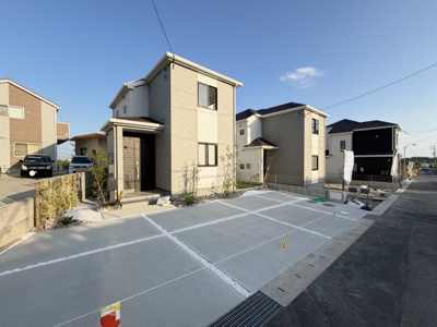 【外観】 | 八重瀬町安里（全3棟）ラストA号棟 | A号棟　並列駐車4台可♪