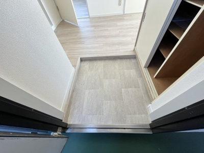 【玄関】 | カエサル豊玉南