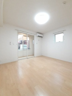 【内装】 | アクティブシティ | 明るい色調の室内です