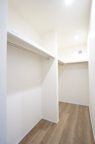 リーブルガーデン美浜町河和台3丁目第5　3号棟の収納|たっぷり収納可能なウォークインクローゼット